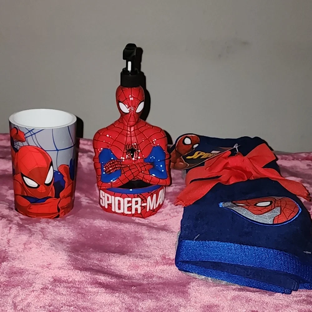 ✨️NWT SPIDERMAN 4PC BATHROOM SET / 2 TOWELS/ CUP/ SOAP HOLDER